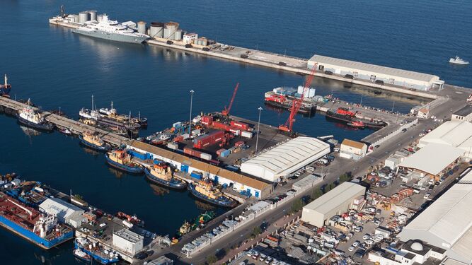 Instalaciones portuarias en Gibraltar.