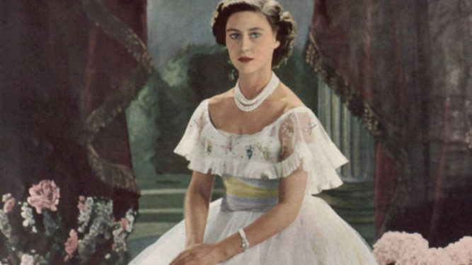 La princesa Margarita en su retrato oficial de 1949, con el brazalete puesto en subasta