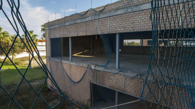 Edificio del centro de salud de Camposoto a medio construir, en una imagen de archivo.
