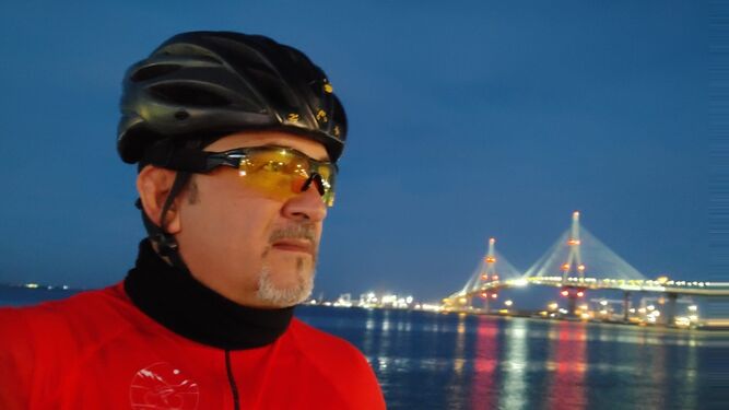 Sergio Cámara, en una de sus rutas diarias con la bici.