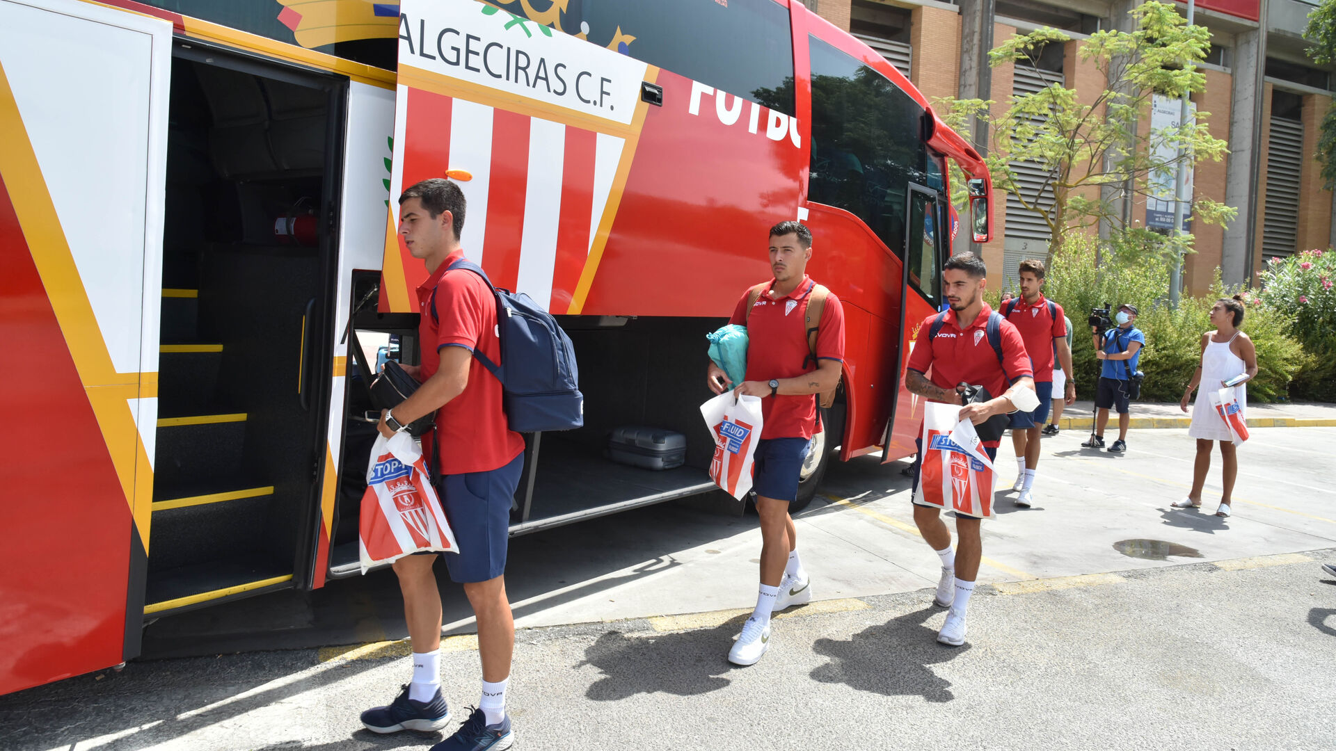 Las fotos de la salida del Algeciras CF para Barcelona