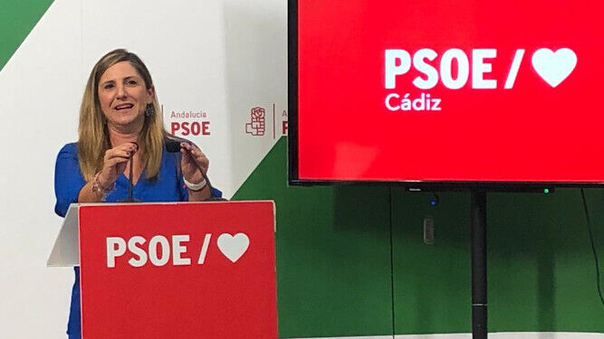 Irene García, durante una rueda de prensa en la sede del PSOE de Cádiz.