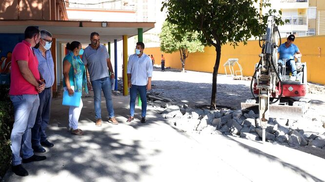 Los delegados municipales y técnicos municipales en su visita a las obras del colegio Campo de Gibraltar
