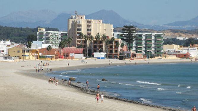El Hotel Bahía, en la playa de El Rinconcillo.