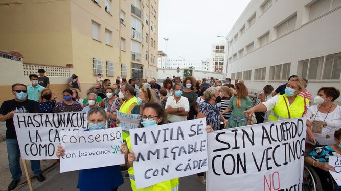 Imagen de la concentración en la calle Marianista Cubillo.