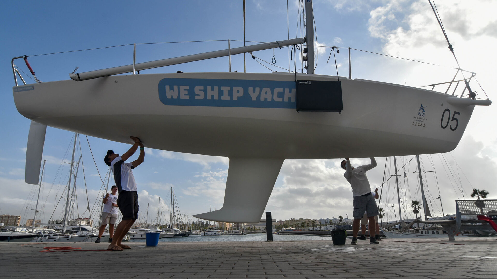 Fotos de los preparativos de la regata de vela J80 del Campeonato de Espa&ntilde;a
