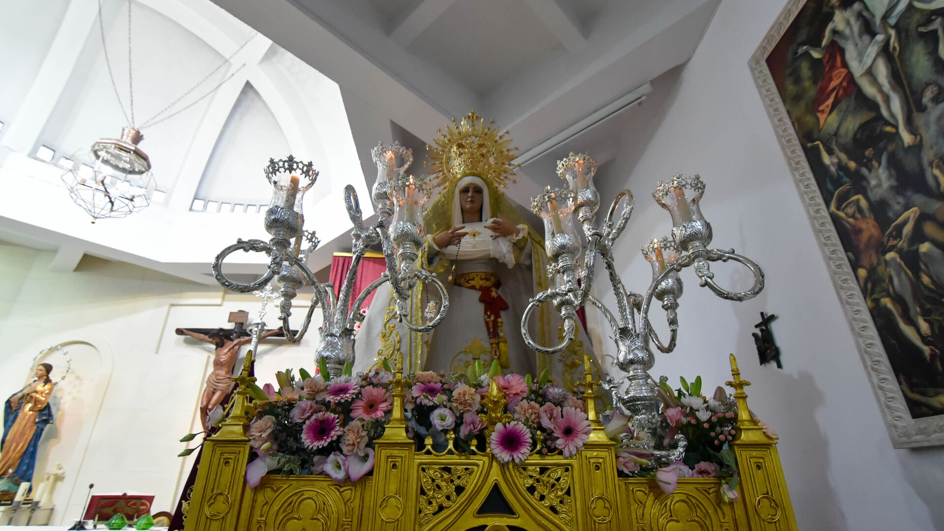 Las fotos de la Virgen de la Salud procesionando en la barriada de San Garcia
