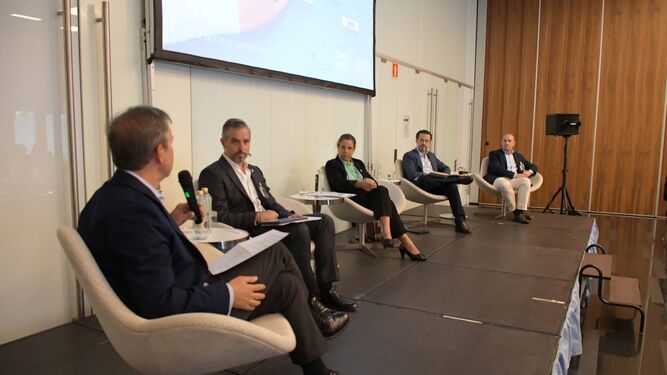Mesa redonda en la que participaron los consejeros de Hacienda de Andalucía, Extremadura y Madrid en la Tax Global Meeting.