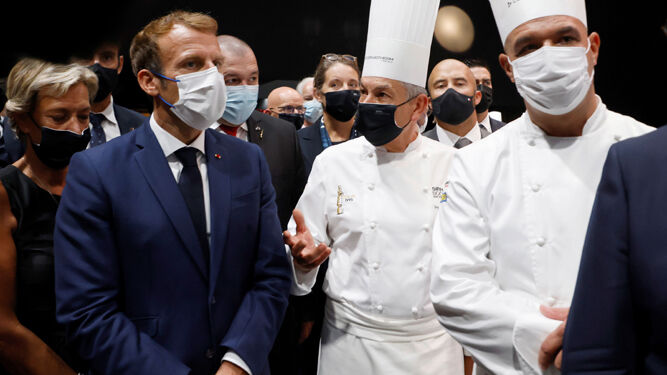 Macron, durante su visita al salón gastronómico de Lyon.