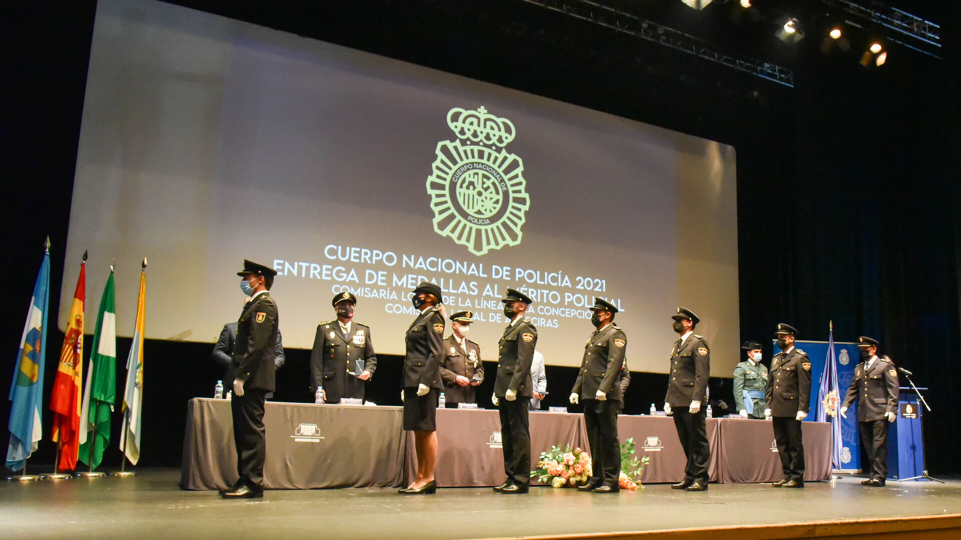 Las fotos de la entrega de medallas por el Dia de la Polic&iacute;a Nacional