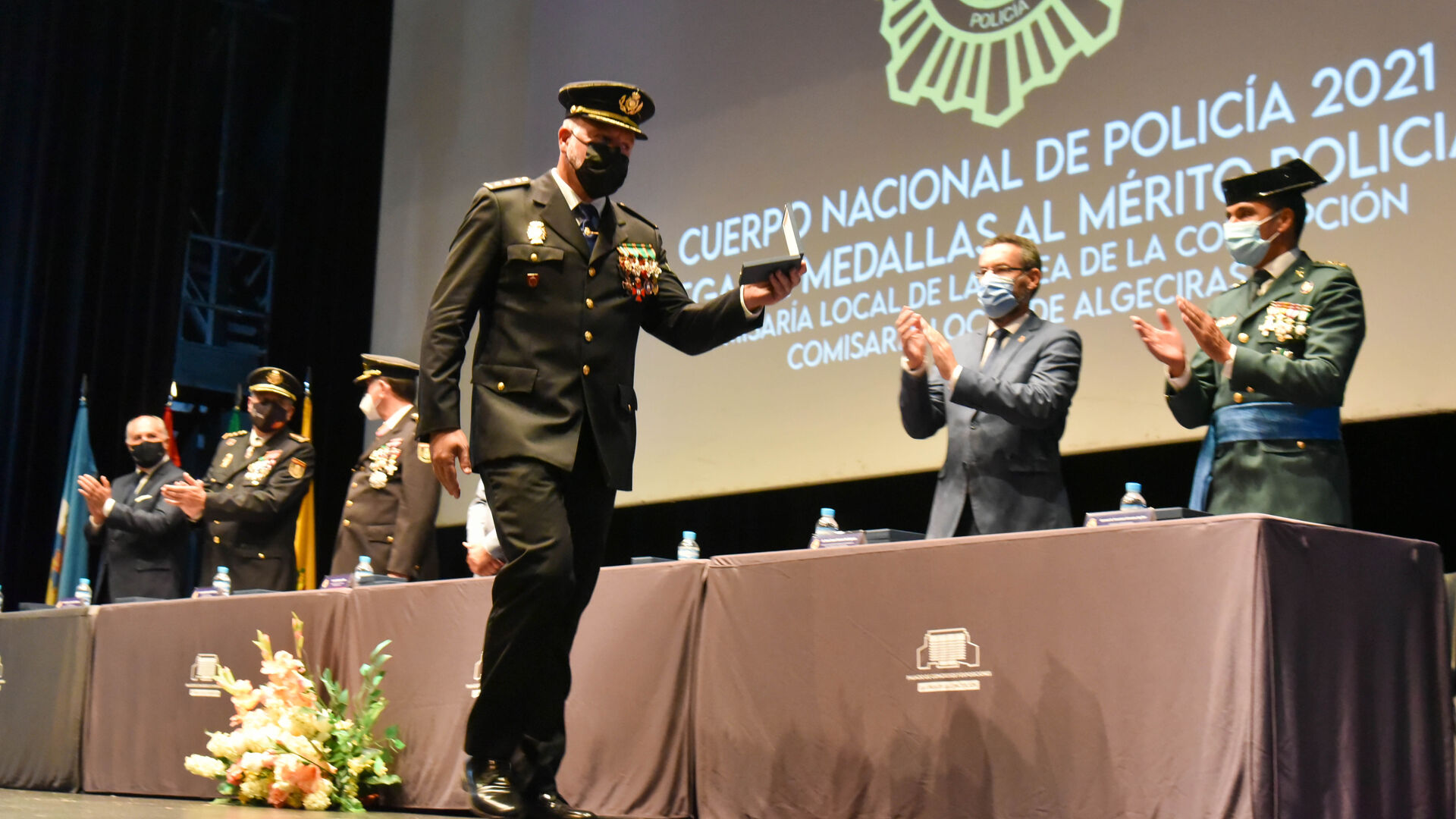 Las fotos de la entrega de medallas por el Dia de la Polic&iacute;a Nacional