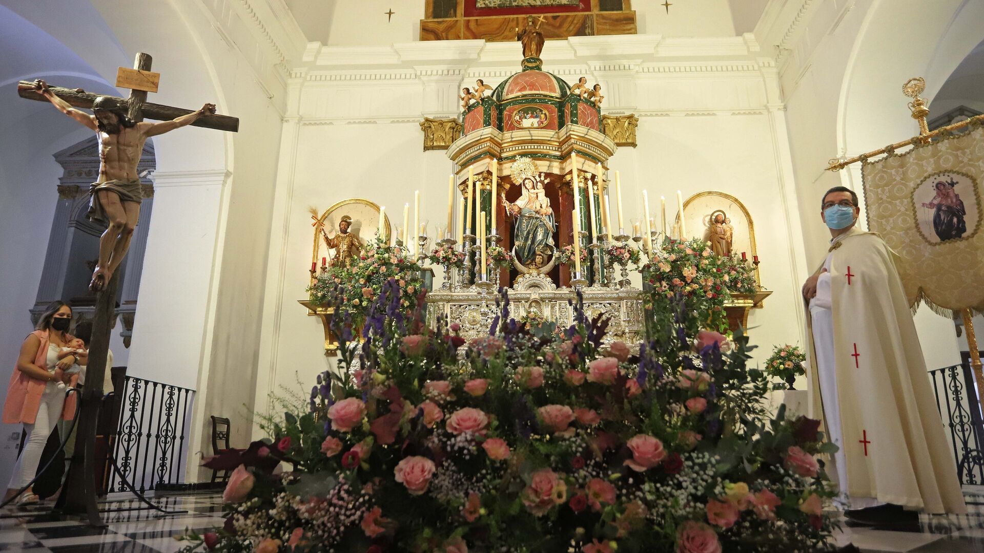 Fotos de la presentaci&oacute;n de ni&ntilde;os a la Virgen del Rosario en Los Barrios
