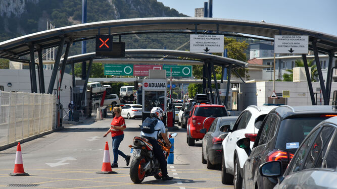 Acceso a Gibraltar por la frontera.