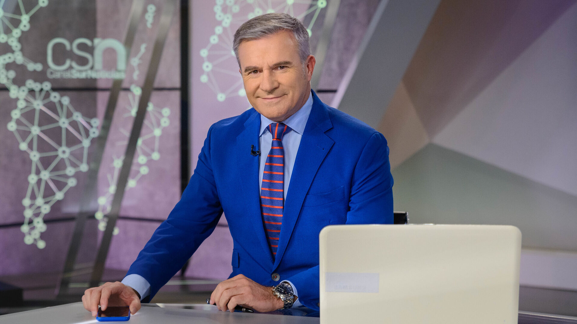 Fernando Garc&iacute;a Mena. Periodista. Por su trayectoria profesional en los servicios informativos de Canal Sur Televisi&oacute;n.