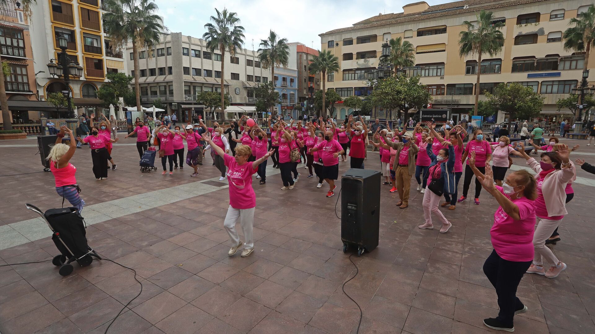 Fotos de la celebraci&oacute;n del D&iacute;a Mundial Contra el C&aacute;ncer de Mama en Algeciras