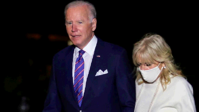 Joe Biden, con su esposa.