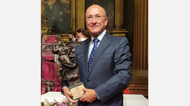 José Carlos García Gómez, con el Premio Fama.