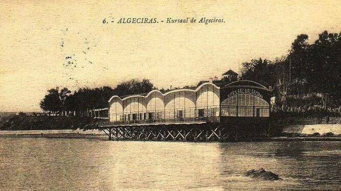 El Kursaal, con el Campo de Golf al fondo y la piedra morena a la derecha y en primer plano (1924).