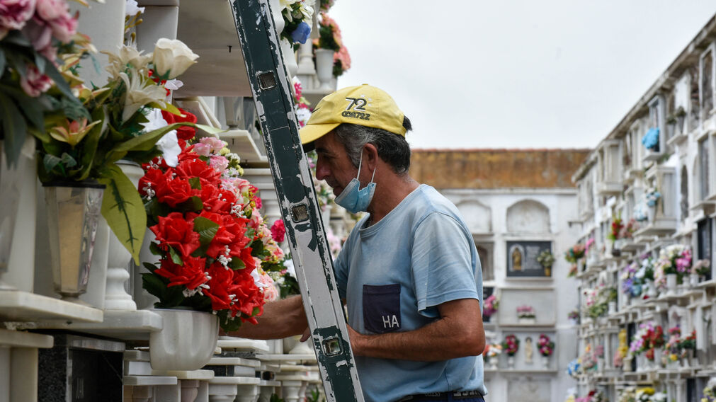 Las fotos del D&iacute;a  de Todos los Santos en los Cementerios de la Comarca