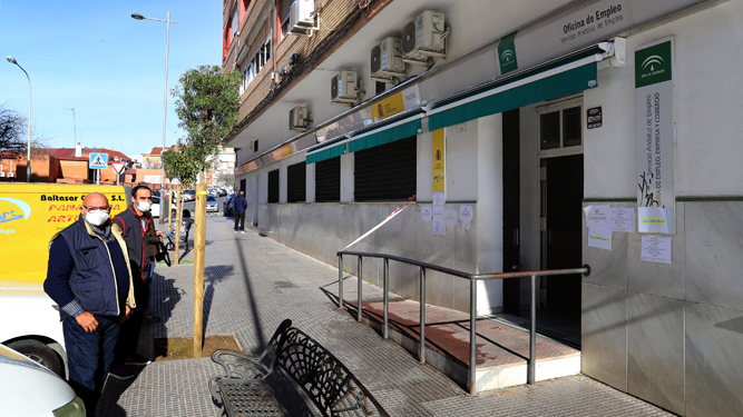 Oficina de emplero en Huelva.