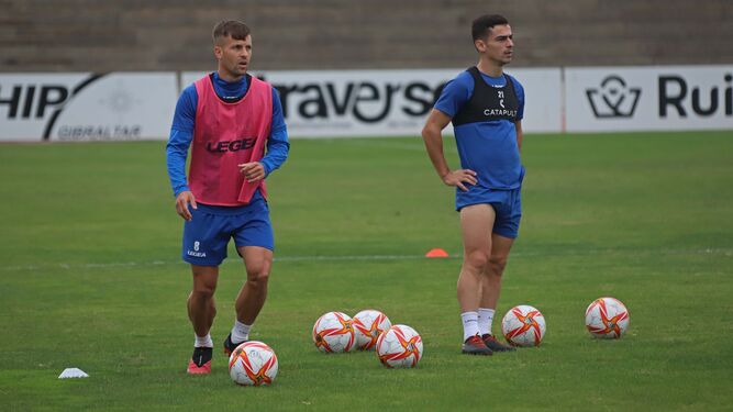 Leandro Martínez y Josué Dorrio, durante un entrenamiento de la Balona
