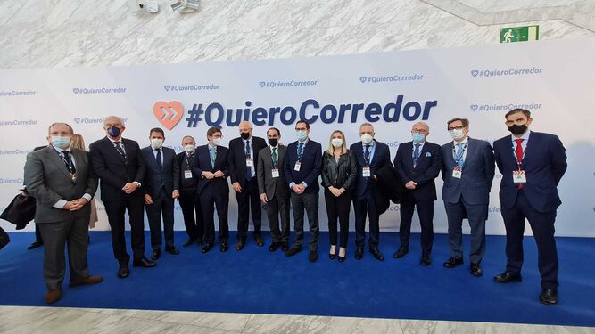 La consejera de Fomento, junto a los empresarios andaluces en el acto del Corredor Mediterráneo