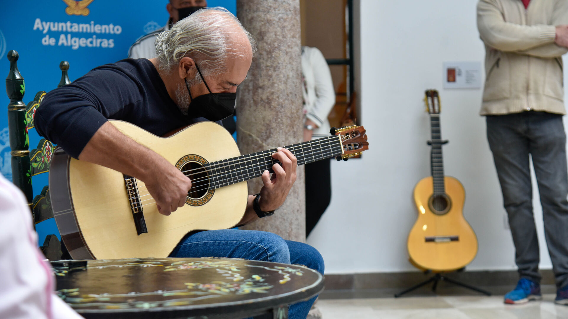 Inaguraci&oacute;n de la exposici&oacute;n de guitarras flamencas  de Jose Rodr&iacute;guez Paquichi