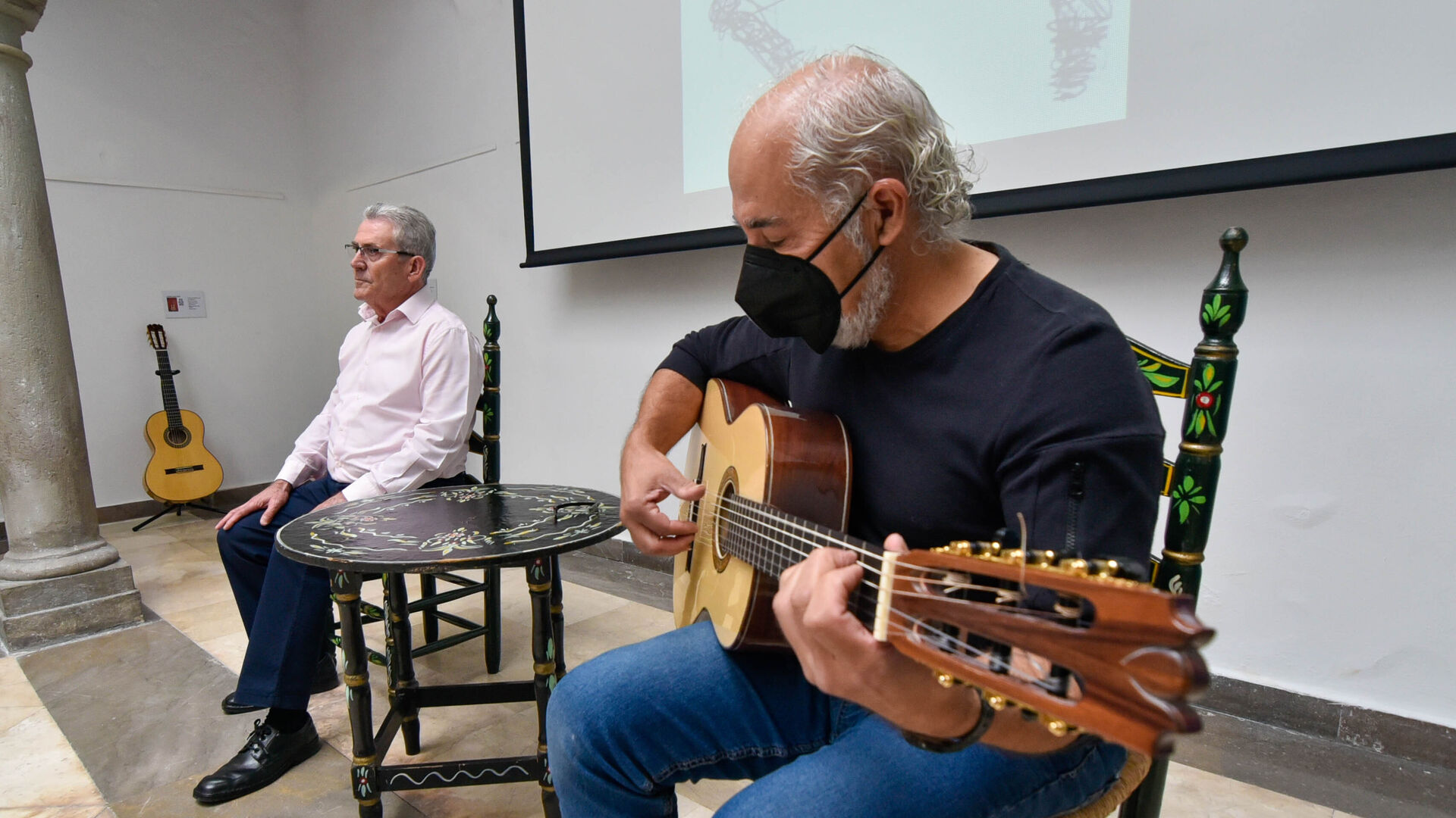 Inaguraci&oacute;n de la exposici&oacute;n de guitarras flamencas  de Jose Rodr&iacute;guez Paquichi