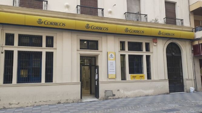 Fachada de la sucursal de Correos en la oficina de la calle Radio Algeciras