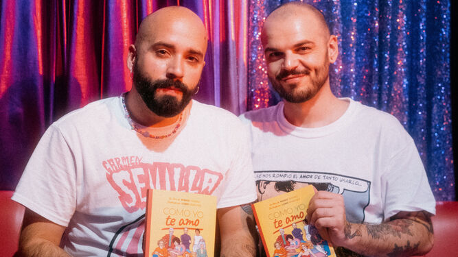 Mario Temiño y Lobo Sánchez con el libro 'Como yo te amo'