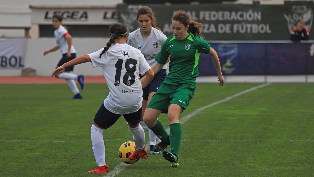 Fotos de las finales del Campeonato de Andaluc&iacute;a de Selecciones Provinciales de futbol femenino sub-15 y sub-17 en La L&iacute;nea