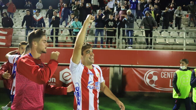 Víctor López festeja su gol al Nàstic.