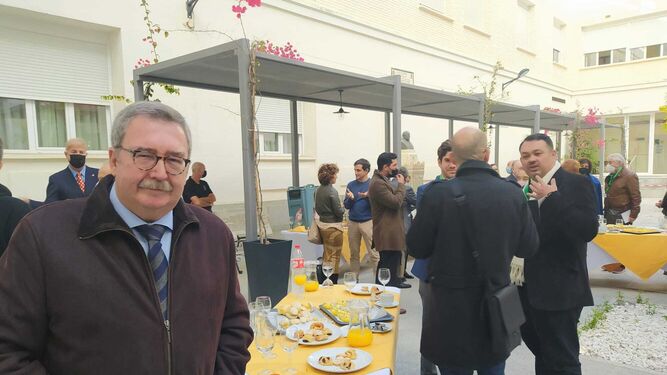 Ángel Gallego, presidente del Consejo de Relaciones Laborales, este jueves en el patio del Edificio Hospital Real de la UCA.