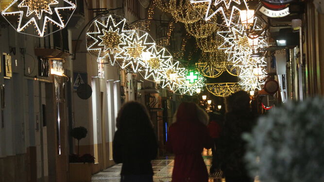 Calle De la Plaza, principal vía comercial de Puerto Real, durante la pasada Navidad