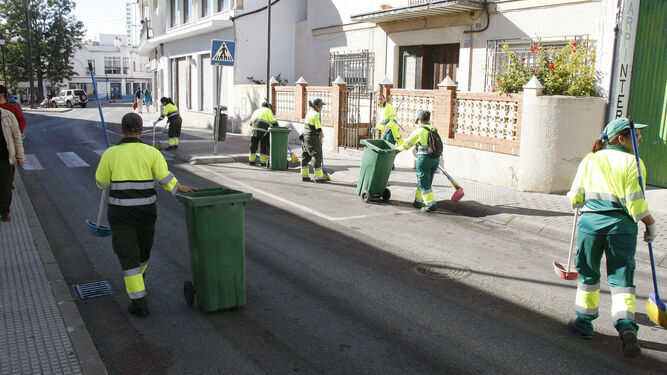 Trabajadores de la limpieza urbana, en una imagen de archivo.