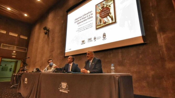 Juan Franco, Alfonso Escuadra y Jesús Núñez en la presentación del libro.