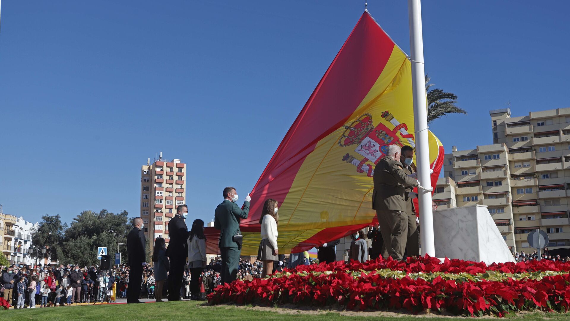 Fotos del izado de la bandera de Espa&ntilde;a en La L&iacute;nea