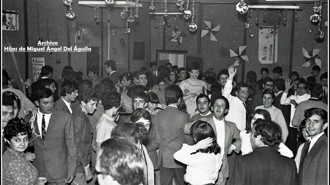 El baile de Nochevieja de 1969,  en los salones de la parroquia del Carmen.