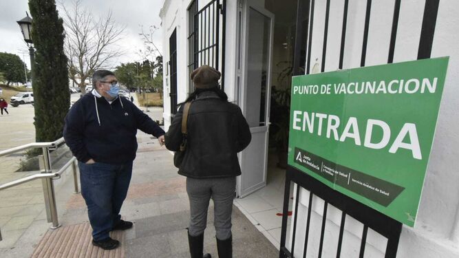 El punto de vacunación masiva situado en San Roque.