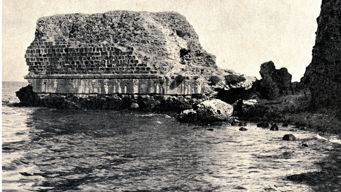Coracha o muro marítimo edificado para defensa del puerto de Algeciras medieval (Fotografía realizada en el año 1908).