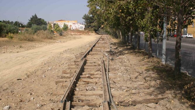 Una tramo de la antigua vía del ferrocarril entre El Puerto y Sanlúcar.
