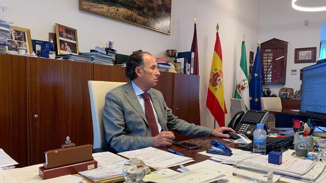 El alcalde chiclanero, en su despacho de Alcaldía.