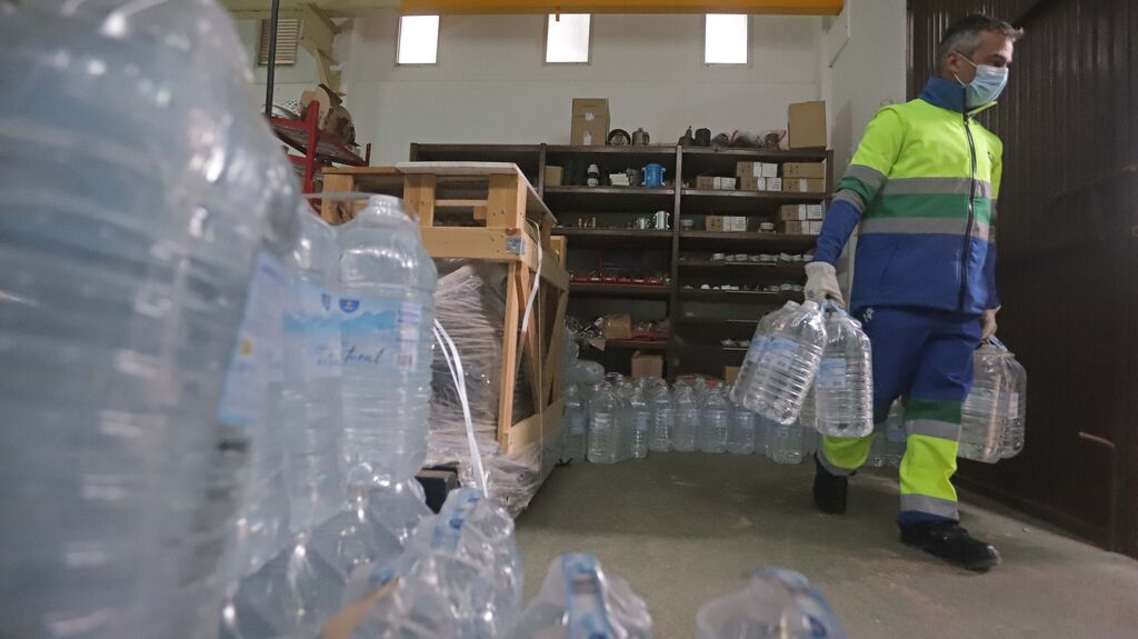 Fotos del reparto de agua de Aqualia  en La Alcaidesa
