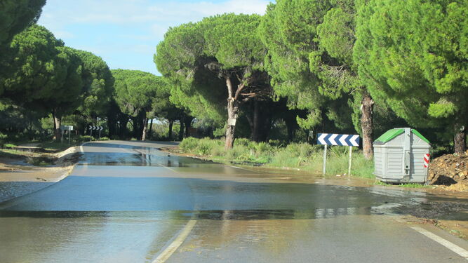 Carretera de El Marquesado, inundada tras las lluvias, en una imagen de archivo