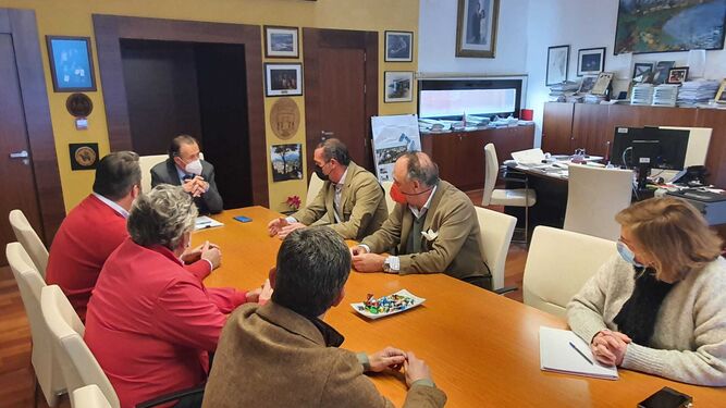 Reunión celebrada este viernes en Alcaldía entre los responsables municipales y representantes del mundo de la hípica.