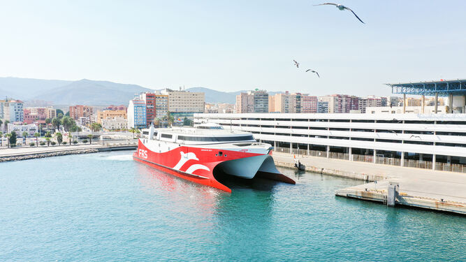 El 'Levante Jet', atracado en el Puerto de Algeciras.