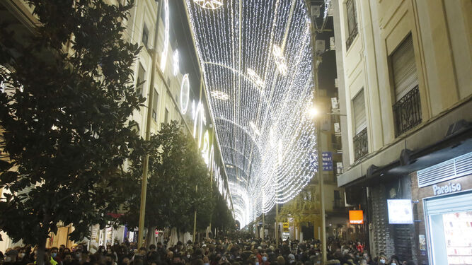 Iluminación en la calle Cruz Conde de Córdoba capital.