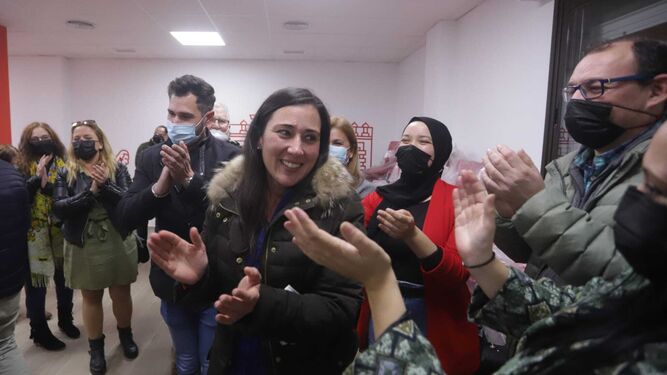 Rocío Arrabal, contenta tras su triunfo en la asamblea del PSOE de Algeciras.