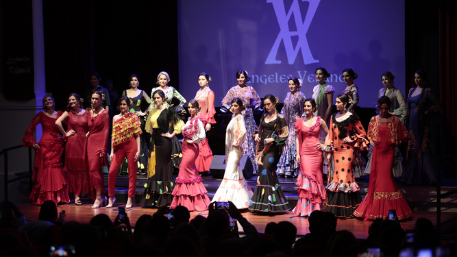 Ángeles Verano presenta su nueva colección de moda flamenca en Sevilla.