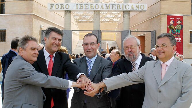 Emiliano Sanz Escalera, Jaime Madruga, José Cejudo, Domingo Prieto y Manuel Eugenio Romero, presidente de la Diputación hasta 2004, cuando se hizo un homenaje en La Rábida.